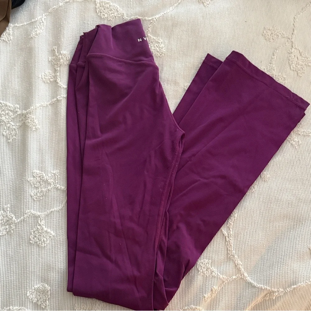 Nvgtn deep violet effortless flared leggings - Picture 5 of 5